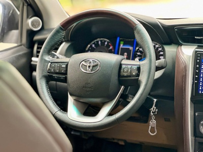 Bán xe Toyota Fortuner 2.4G 4x2 AT 2020, màu bạc. 6