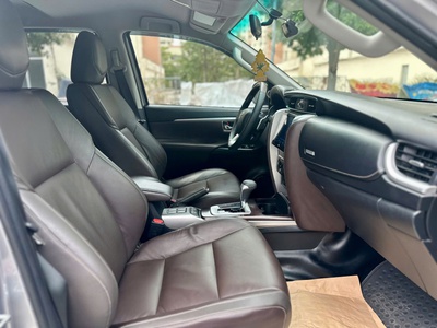 Bán xe Toyota Fortuner 2.4G 4x2 AT 2020, màu bạc. 7