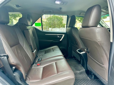 Bán xe Toyota Fortuner 2.4G 4x2 AT 2020, màu bạc. 12