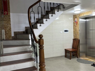 Bán nhà - cầu giấy- phẩm - 8 tầng - thang máy - gara ô tô - đẹp như khách sạn -1 nhà ra phố 2