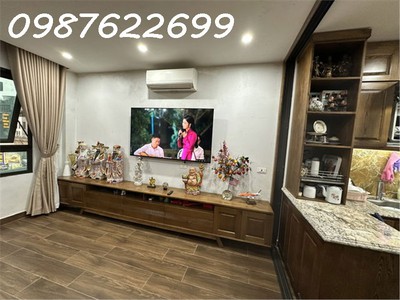 Bán nhà - cầu giấy- phẩm - 8 tầng - thang máy - gara ô tô - đẹp như khách sạn -1 nhà ra phố 3