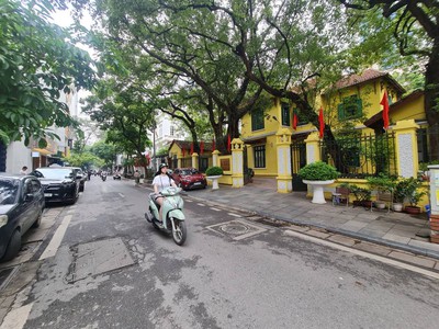 Hiếm có nhà phố cổ bán dt352 m2, mặt tiền 11m giá chỉ 180 tỷ 0