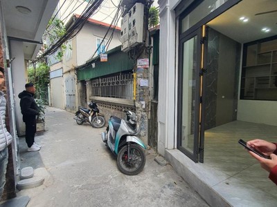 Bán nhà ngọc thuỵ trong đê 37m  x 4t, oto, nở hậu siêu đẹp chỉ 6 tỷ 1 còn thương lượng. lh 0