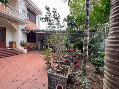  siêu phẩm biệt thự cổ view hồ   lô góc vip ngọc thụy   vỉa hè   ô tô tránh   giá chốt mềm  0