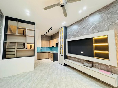 Bán nhà ngọc thuỵ trong đê 37m  x 4t, oto, nở hậu siêu đẹp chỉ 6 tỷ 1 còn thương lượng. lh 1