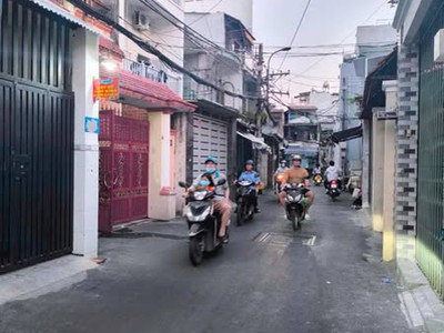 Nhà đẹp phan văn trị gv - đối diện kdc cityland   st lotte n.v.lượng - dt 47m  - 3 tầng chỉ nhỉnh 5 0