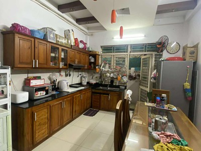 Gấp bán nhà mặt tiền kinh doanh, 84m2 - 3 tầng , gần ngã tư mk xa lộ hn, chỉ 10 tỷ 2