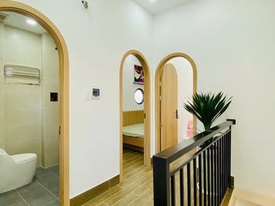Nhà đẹp   ngay emart 2    tặng full nội thất   xe hơi đỗ cửa   vị trí vàng quang trung   chưa tới 5 1