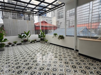 Bán nhà phân lô phố thái hà, đống đa, 45m2, 5t, thang máy, ô tô vào nhà, 2 thoáng trước sau. ở sướng 4