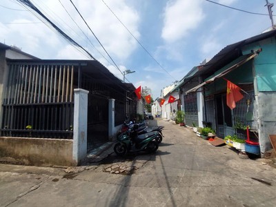 Bán nhà 100m2 lô góc 2 mặt hẻm p.an bình dĩ an,giáp giới tp thủ đức 3