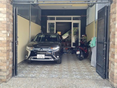 Gấp bán nhà 2 tâng lê văn việt. 100m2, khu phân lô. ngay ngã 3 mỹ thành - lê văn việt. 1