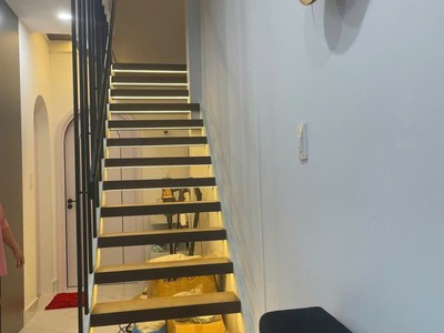 Bán nhà 56m , 2 tầng, 3pn, 3wc, q.9, 4.69  tỷ, sổ hồng 1