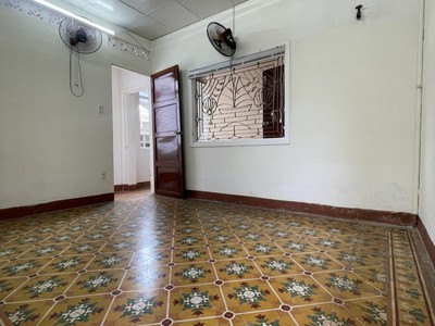Lô góc mặt tiền lý tự trong, 100m2, ngang 5.5m, 3 tầng. 13.x tỷ 3