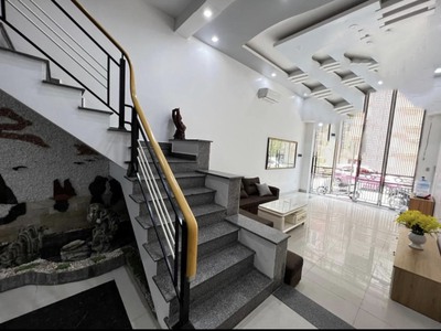 Cho thuê nhà 4 p.ngủ khép kín  68m2  tại phố Văn Cao 7