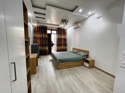 Cho thuê nhà 4 p.ngủ khép kín  68m2  tại phố Văn Cao 8