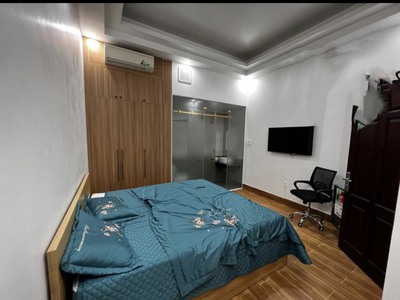 Cho thuê nhà 4 p.ngủ khép kín  68m2  tại phố Văn Cao 1