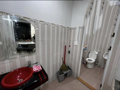 Cho thuê nhà 4 p.ngủ khép kín  68m2  tại phố Văn Cao 2