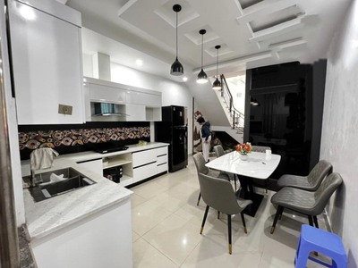 Cho thuê nhà 4 p.ngủ khép kín  68m2  tại phố Văn Cao 3