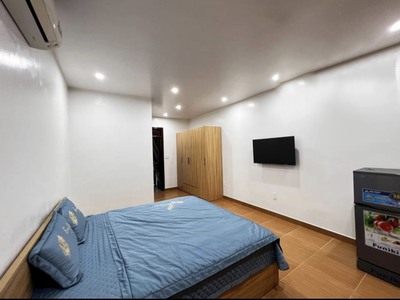 Cho thuê nhà 4 p.ngủ khép kín  68m2  tại phố Văn Cao 4