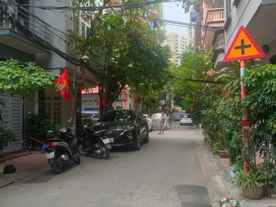 Bán nhà trân quốc hoàn, phân lô, ôtô tránh, kinh doanh, 58m2 x5t chỉ 17 tỷ 4