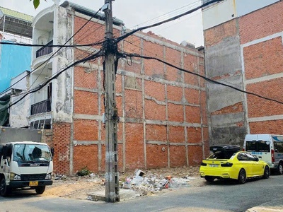 Bán nhà nát góc 2mt  đường dt: 8,1mx17m.  điạ chỉ 26/ đường nguyễn minh hoàng, khu k300, giá 30.850 0