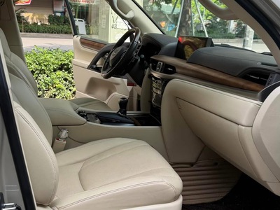 Bán Lexus LX570 nhập Mỹ, Model 2019, mới 99. 9