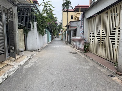 Cần bán đất 2 mặt thoáng 43,7m2 đất ngõ Kẻ Tạnh, Giang Biên. Đường ô tô thông, gần trường chợ 1