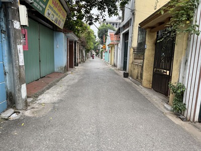 Cần bán đất 2 mặt thoáng 43,7m2 đất ngõ Kẻ Tạnh, Giang Biên. Đường ô tô thông, gần trường chợ 3