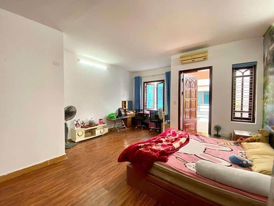 Bán nhà 2 tầng sân vườn rộng 220m2 thoáng mát mặt tiền Cách Mạng Tháng 8, Khuê Trung 1