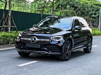 Bán xe Mercedes GLC 300 4Matic 2021, màu đen. 4