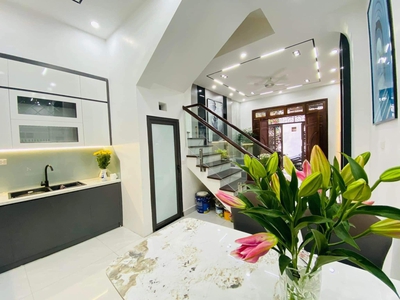 NHÀ ĐẸP GIÁ ĐẦU TƯ   40M2 4 TẦNG   254 MINH KHAI   ngõ nông cách ô tô 90m  5 tỷ 9. 1