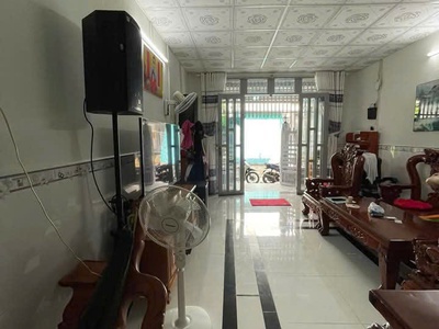 Gấp gấp chú em cần bán nhà 111m2 ngay trung tâm Hóc Môn mà giá chỉ 850 triệu 5