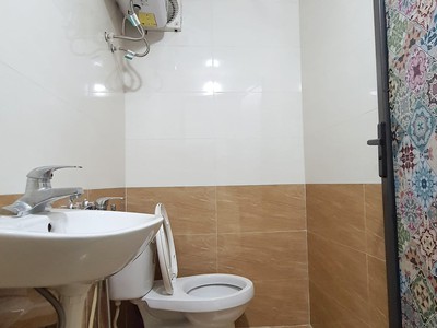 Cho thuê căn hộ tầng 2 tòa C2 mặt đường Phạm Ngọc Thạch, Đống Đa 2