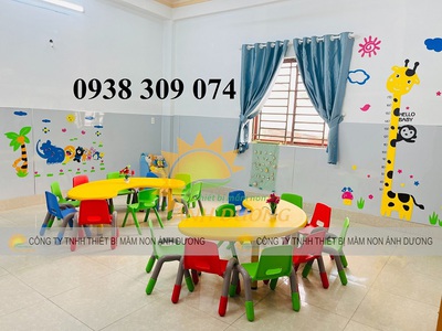 Bàn bán nguyệt mầm non, bàn nhựa mầm non hình bán nguyệt 0