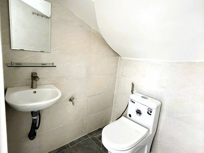 Cho thuê mặt bằng trệt 30m2 có sân riêng, 1pn 1wc, gần phạm văn đồng 1