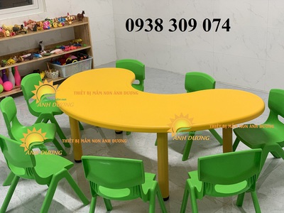 Bàn bán nguyệt mầm non, bàn nhựa mầm non hình bán nguyệt 1