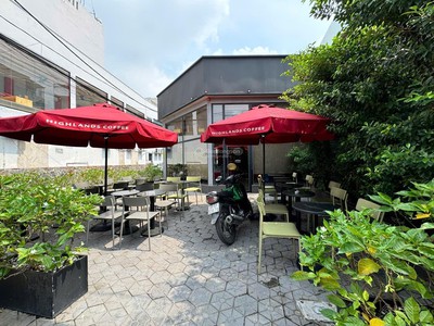 Bán 2 mặt tiền kinh doanh  đỗ xuân hợp -q9- nở hậu highland coffee đang thuê-  290m2 1