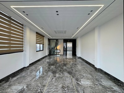 Phân khúc hơn 10 tỷ tt cầu giấy - ô tô chạy qua nhà   42m x 6 tầng   thang máy 1