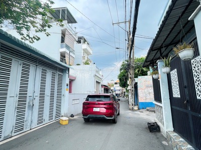 Nhà 84m , 5pn, xe hơi ngủ trong nhà   gần nguyễn văn quá   5.5 tỷ 0
