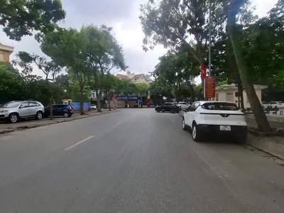 Bán biệt thự 3t việt hưng. 234m, mt 13m, vỉa hè rộng, giá siêu hợp lý chưa đến 200tr/m còn tl. lh 2