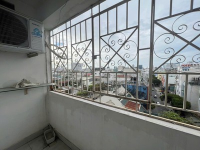  giá tốt  căn hộ miếu nổi   tầng 8,  nhà trống   chỉ 3 tỷ  4
