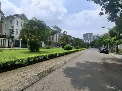 Bán biệt thự 3t việt hưng. 234m, mt 13m, vỉa hè rộng, giá siêu hợp lý chưa đến 200tr/m còn tl. lh 3