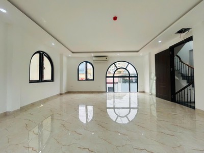 Tòa nhà 7 tầng  thang máy nguyễn chí thanh, 50m , mặt tiền 8m, kinh doanh đỉnh 2