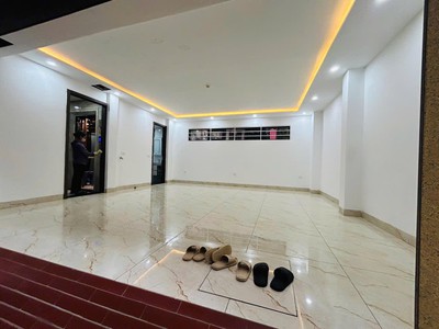 Tòa nhà 7 tầng  thang máy nguyễn chí thanh, 50m , mặt tiền 8m, kinh doanh đỉnh 4