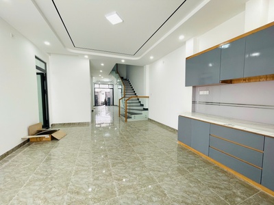 Bán nhà 3 tầng hẻm ô tô gần chợ vĩnh hải - dt: 107,5m2 . dtsd: 201m2 -  - giá bán : 5 tỷ 100 3