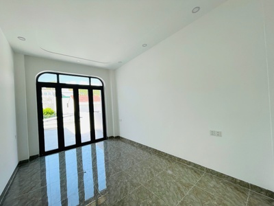Bán nhà 3 tầng hẻm ô tô gần chợ vĩnh hải - dt: 107,5m2 . dtsd: 201m2 -  - giá bán : 5 tỷ 100 4