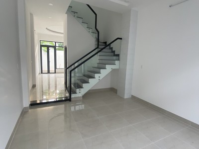 Chủ gấp bán nhà 3 tầng hxh ,64m2, ngay chợ long phước, p.long phước, thủ đức 1