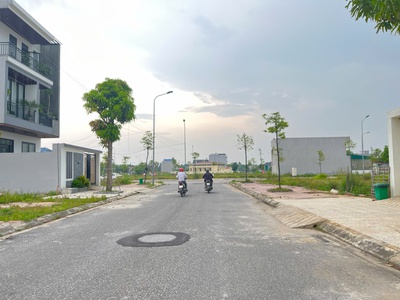 Cần bán gấp đất ngay tt  thị xã nghi sơn, thanh hóa, dt 108m2 đường 15.5m  giá chỉ 1 tỷ. 2