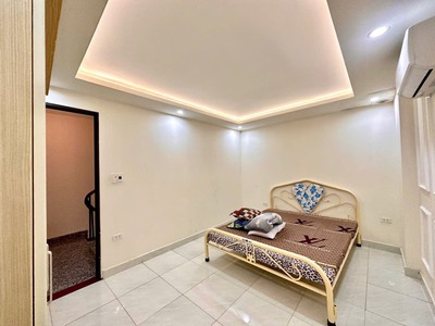 Cho thuê nhà khu Văn Cao, DT: 40m2, 3 phòng ngủ. 5