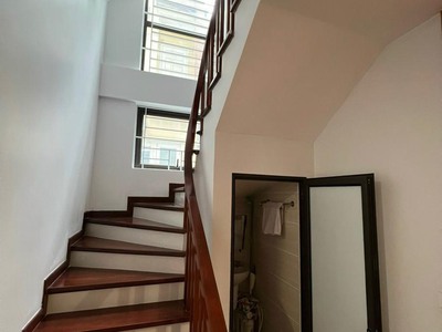 Khu vip cầu giấy phố  nguyễn văn huyên - 45m2 x 7 tầng - ô tô đỗ cửa - 18 tỷ 2